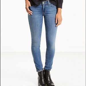 Mid rise Levi’s skinny jeans
